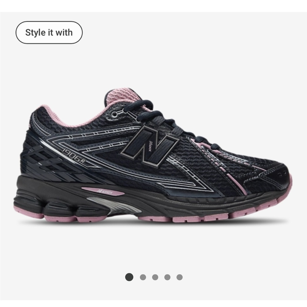 New Balance Women's Sneakers in Black and Pink men size 7 women size 8.5